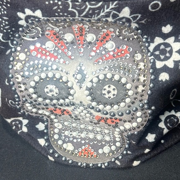 Black and White Skull Bandana Headband - Picture 4 of 4